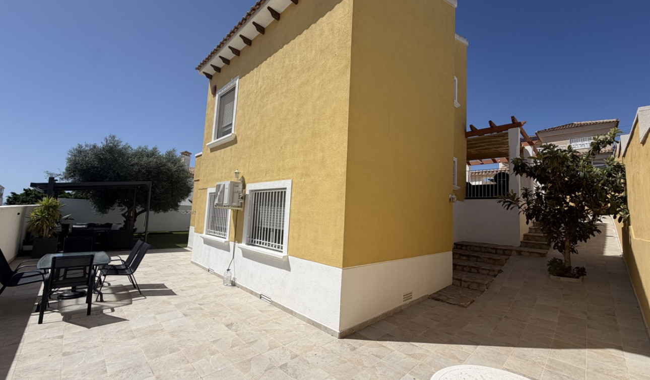 Reventa - Villa independiente - Villamartín