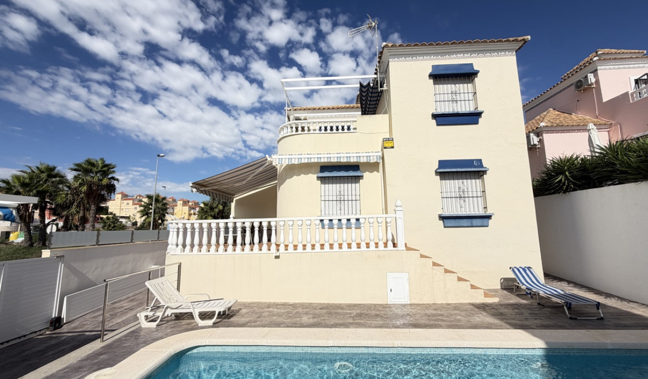 Reventa - Villa independiente - Villamartín