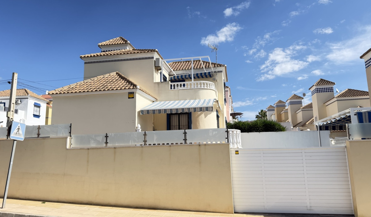 Reventa - Villa independiente - Villamartín