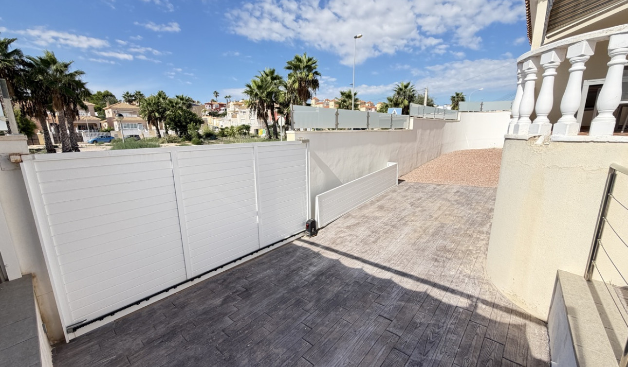 Reventa - Villa independiente - Villamartín