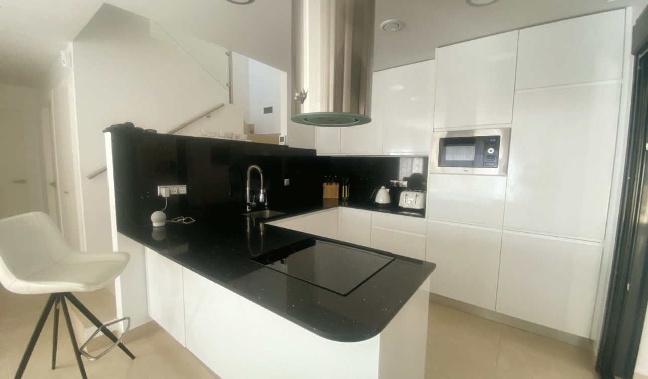 Reventa - Villa Pareada - Ciudad Quesada - Pueblo Bravo