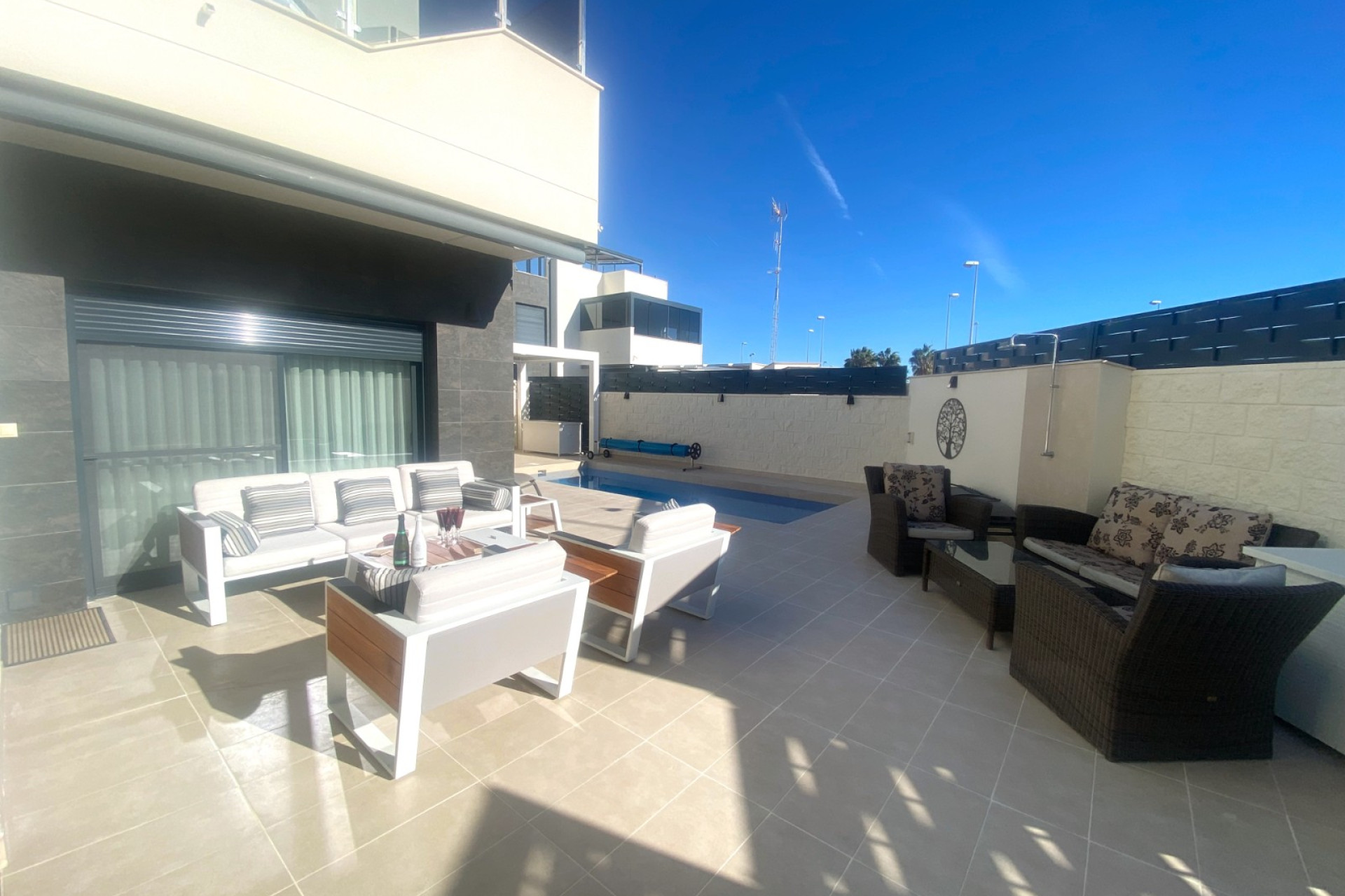 Reventa - Villa Pareada - Ciudad Quesada - Pueblo Bravo