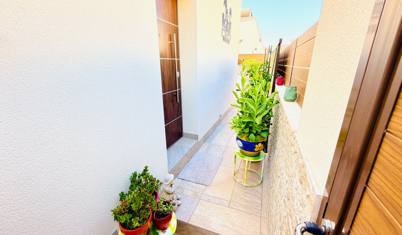 Reventa - Villa Pareada - Los Montesinos - La Herada