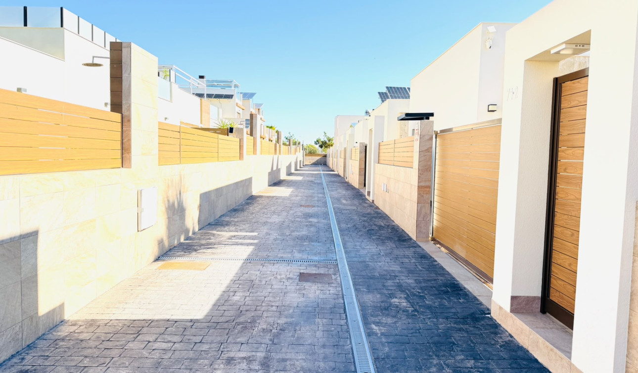 Reventa - Villa Pareada - Los Montesinos - La Herada