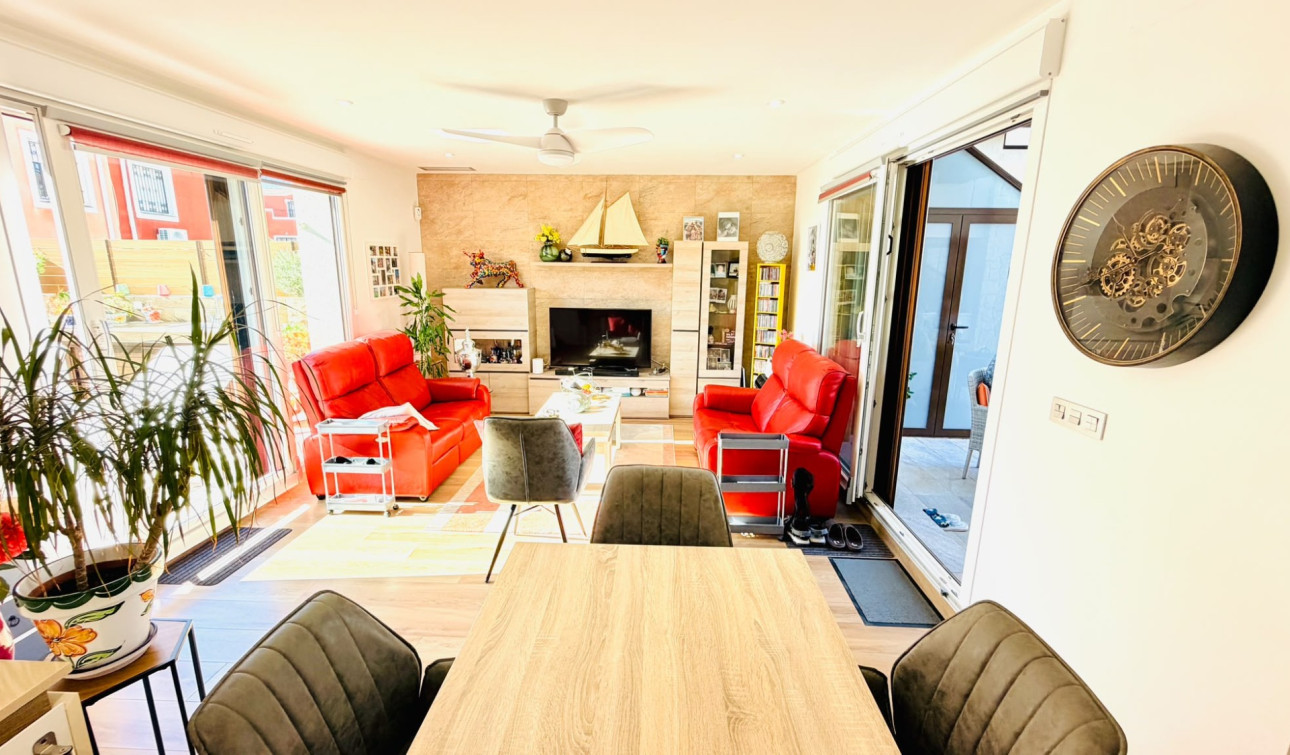 Reventa - Villa Pareada - Los Montesinos - La Herada