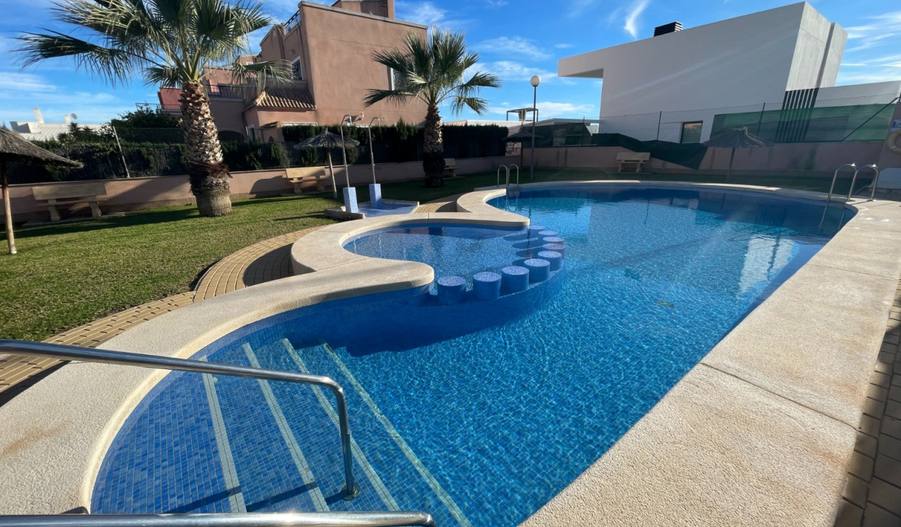 Revente - Maison de ville - Los Montesinos - La Herrada