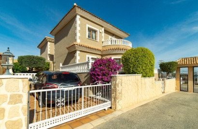 Villa independiente - Reventa - Los Altos - Los Altos