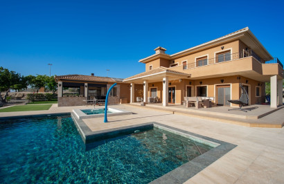 Villa independiente - Reventa - Torremendo - Torremendo