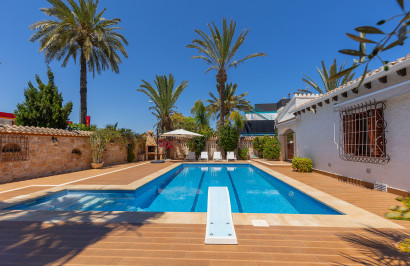 Vrijstaande villa - Herverkoop - Orihuela Costa - EB-73261