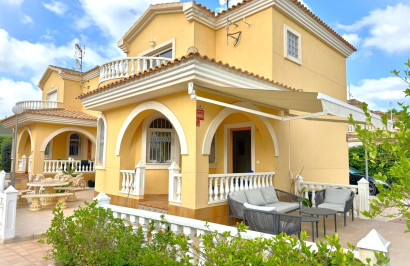 Vrijstaande villa - Herverkoop - Orihuela Costa - Villamartín