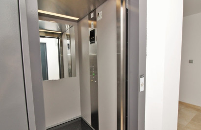 Resale - Apartment / Flat - Villamartín - Costa Blanca