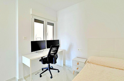 Herverkoop - Stadshuis - Torrevieja - Los Balcones