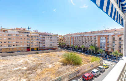 Resale - Apartment / Flat - Torrevieja - Centro