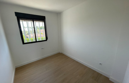 Resale - Apartment / Flat - Daya Nueva