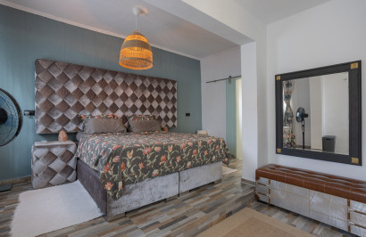 Resale - Finca / Country Property - Albatera