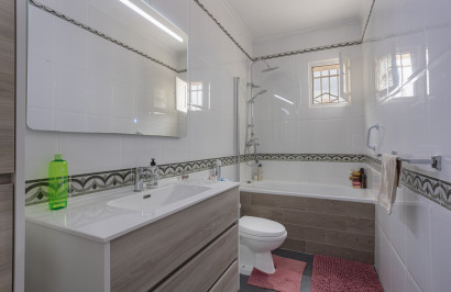 Resale - Finca / Country Property - Albatera