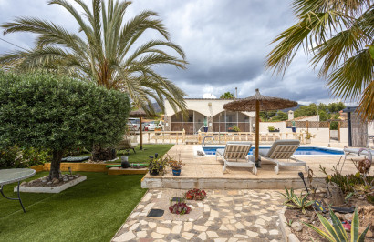 Resale - Finca / Country Property - Albatera