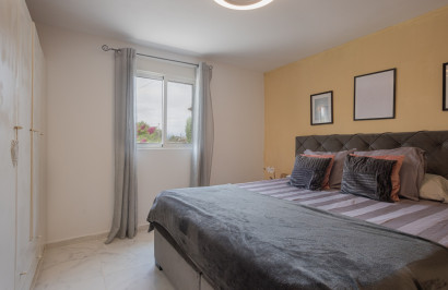 Resale - Finca / Country Property - Albatera