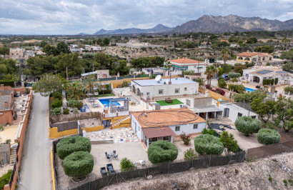 Resale - Finca / Country Property - Albatera