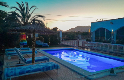 Resale - Finca / Country Property - Albatera