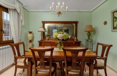 Resale - Detached Villa - Los Altos