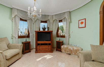 Resale - Detached Villa - Los Altos