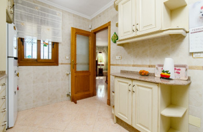 Resale - Detached Villa - Los Altos