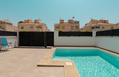 Reventa - Villa independiente - Torrevieja