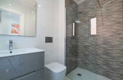 Reventa - Villa independiente - Torrevieja