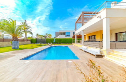 Resale - Detached Villa - Cabo Roig