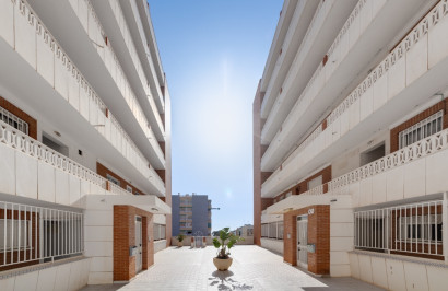 Resale - Apartment / Flat - Punta Prima