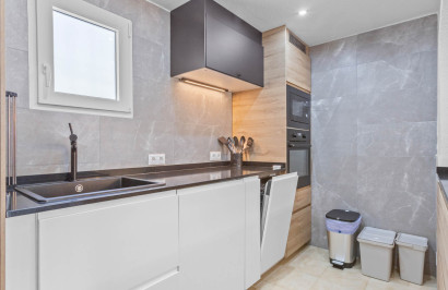 Resale - Apartment / Flat - Torrevieja - Lago Jardin