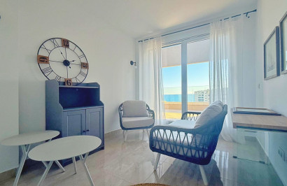 Resale - Apartment / Flat - Torrevieja - Punta Prima
