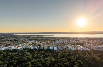 Resale - Apartment / Flat - Torrevieja - La Siesta