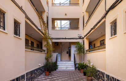 Resale - Apartment / Flat - Torrevieja - La Siesta