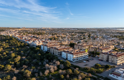 Resale - Apartment / Flat - Torrevieja - La Siesta