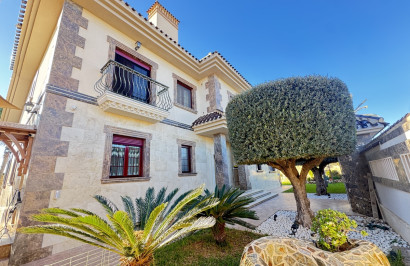 Resale - Detached Villa - Cabo Roig