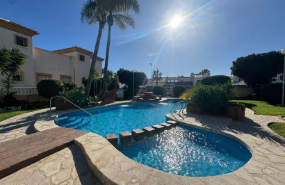 Resale - Town House - Villamartín