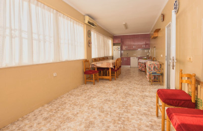 Herverkoop - Halfvrijstaande villa - Benijofar