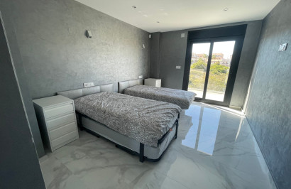 Reventa - Villa independiente - La Mata