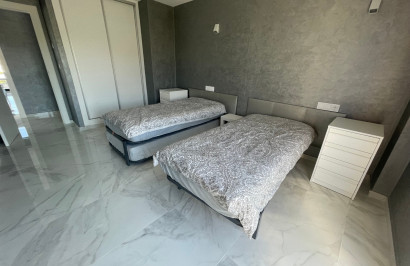 Reventa - Villa independiente - La Mata