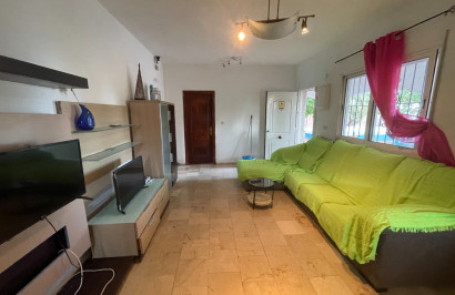 Resale - Finca / Country Property - Albatera