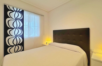 Resale - Apartment / Flat - Torrevieja - La Mata