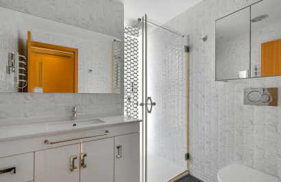 Resale - Apartment / Flat - Torrevieja - Punta Prima