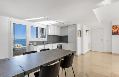 Resale - Apartment / Flat - Torrevieja - Punta Prima