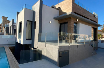 Obra nueva - Villa independiente - Torrevieja - La Mata