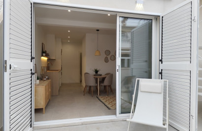 Resale - Apartment / Flat - Torrevieja - La Siesta