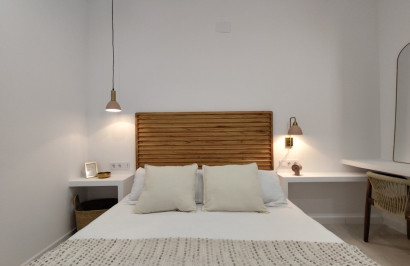 Resale - Apartment / Flat - Torrevieja - La Siesta