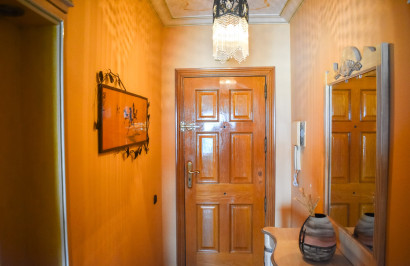 Resale - Apartment / Flat - Torrevieja - Torrevieja Centro