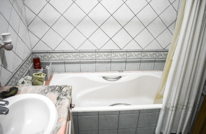 Resale - Apartment / Flat - Torrevieja - Torrevieja Centro